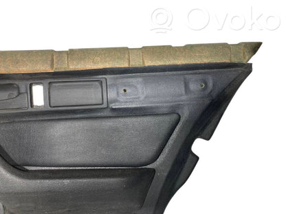 Apšuvums aizmugurējām durvīm