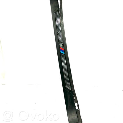 Priekšējā sliekšņa dekoratīvā apdare (iekšējā)