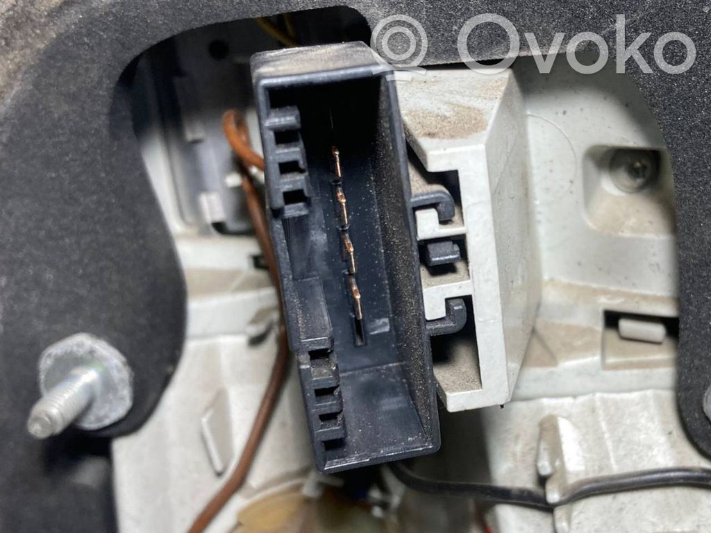 Aizmugurējais lukturis virsbūvē