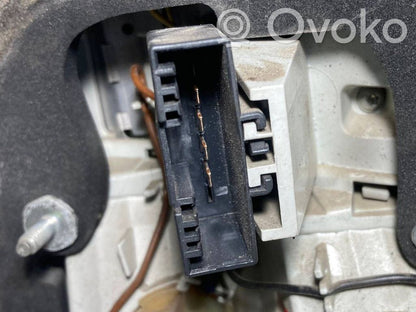 Aizmugurējais lukturis virsbūvē