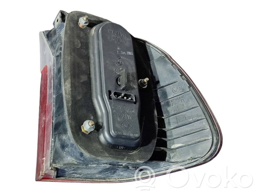 Aizmugurējais lukturis virsbūvē