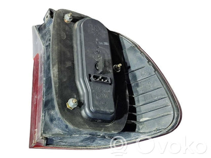 Aizmugurējais lukturis virsbūvē