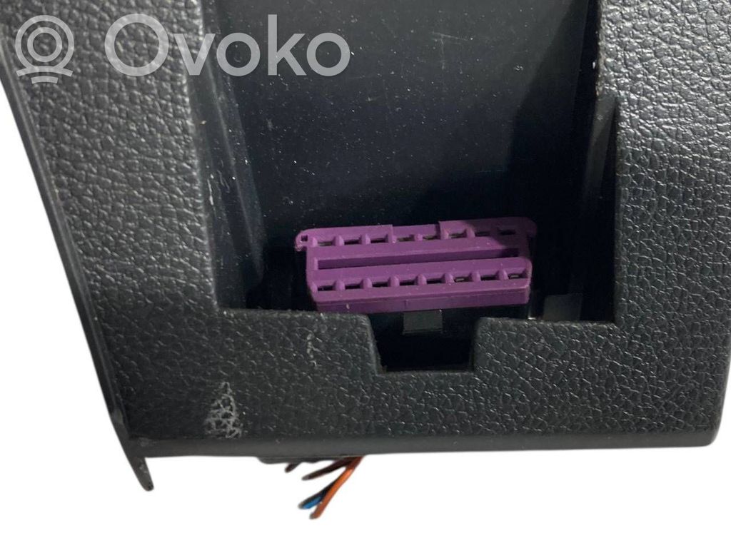 Paneļa dekoratīvās apdares vairogs (apakšējais)