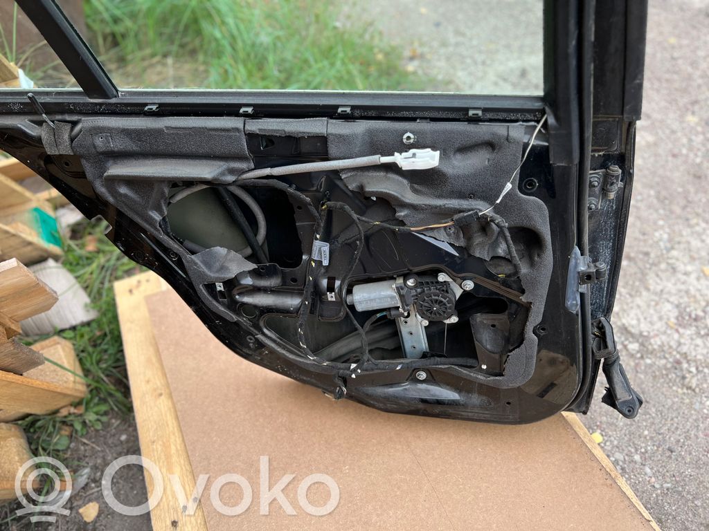 Aizmugurējās durvis