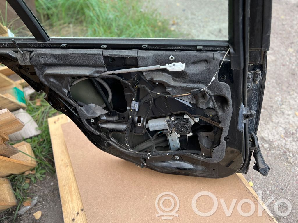 Aizmugurējās durvis