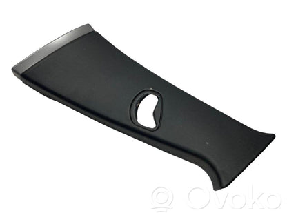 (B) statņa dekoratīvā apdare (augšdaļa)