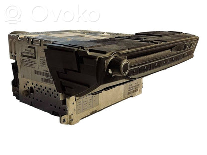 Radio / CD/DVD atskaņotājs / navigācija