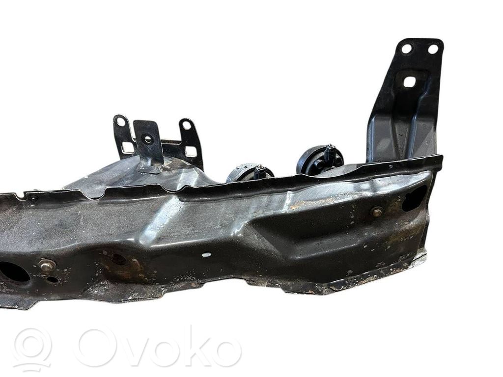 Priekšpusē bampera sija / balka