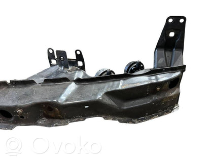 Priekšpusē bampera sija / balka