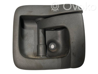 Dzinēja pārsega attaisīšanas rokturītis