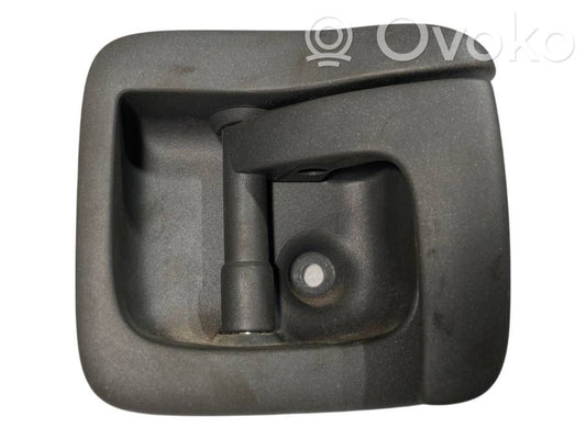 Dzinēja pārsega attaisīšanas rokturītis