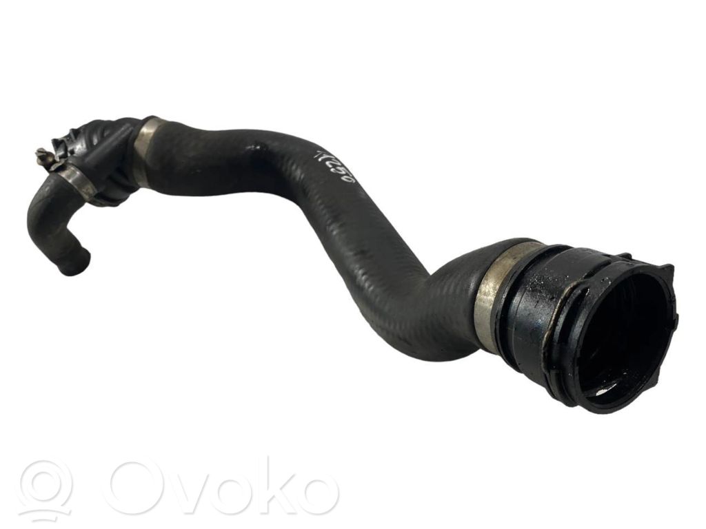 Caurulīte (-es) / šļūtene (-es)