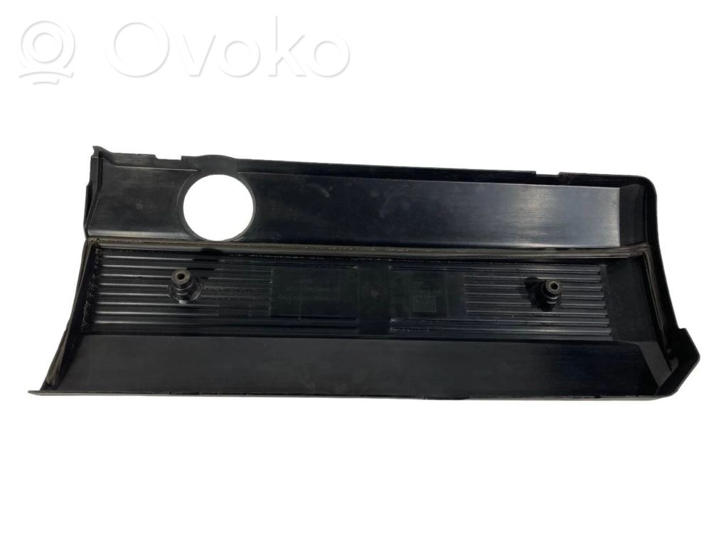 Dzinēja pārsegs (dekoratīva apdare)