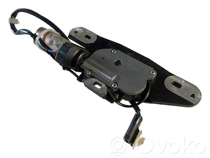 Aizmugurējā pārsega pievilcējs