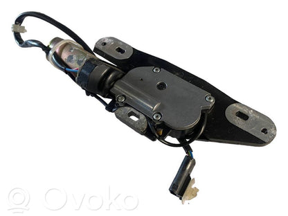 Aizmugurējā pārsega pievilcējs