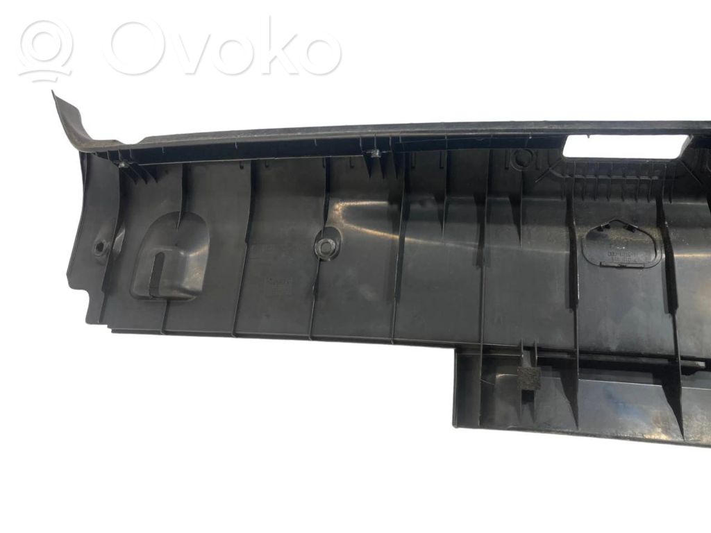 Bagāžnieka sliekšņa dekoratīvā apdare