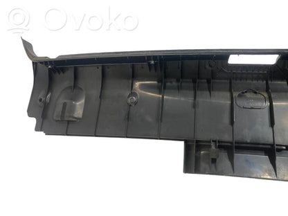 Bagāžnieka sliekšņa dekoratīvā apdare