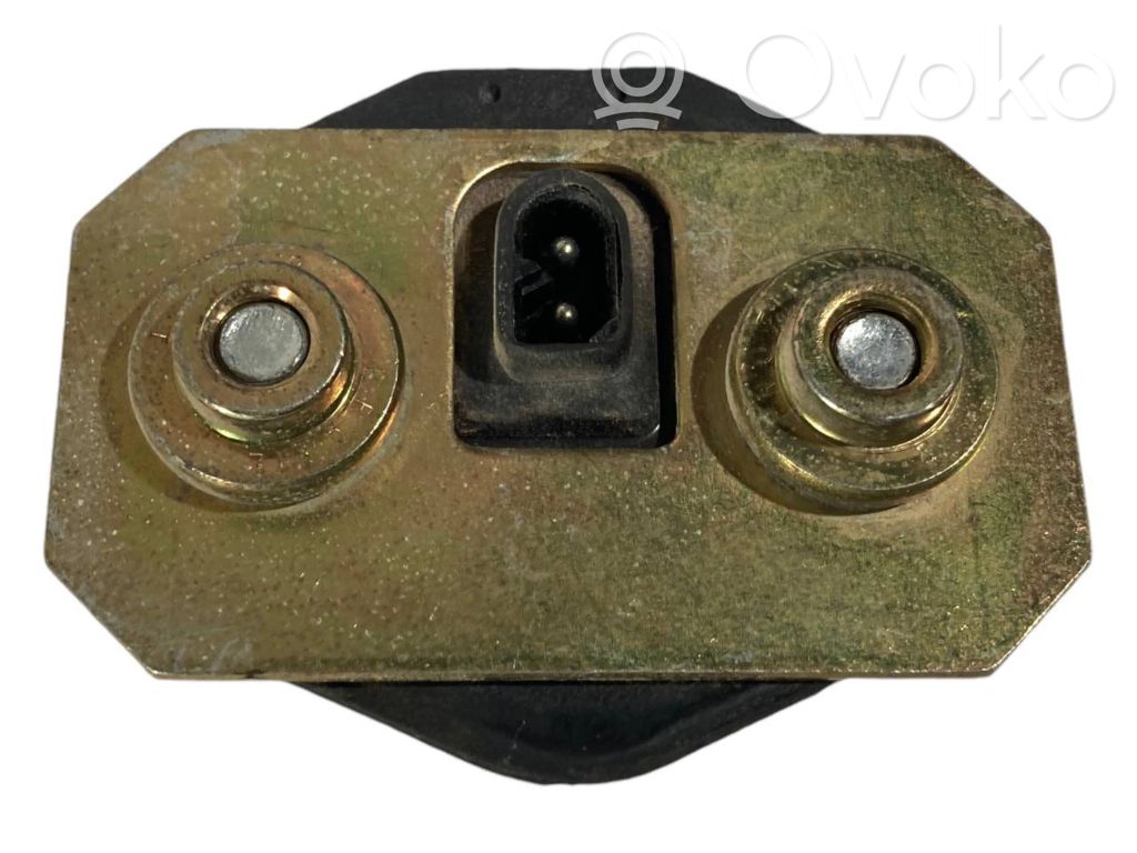 Priekšpusē slēdzenes cilpa