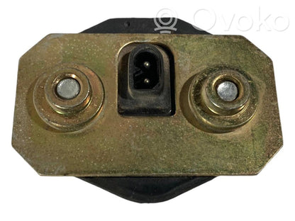 Priekšpusē slēdzenes cilpa