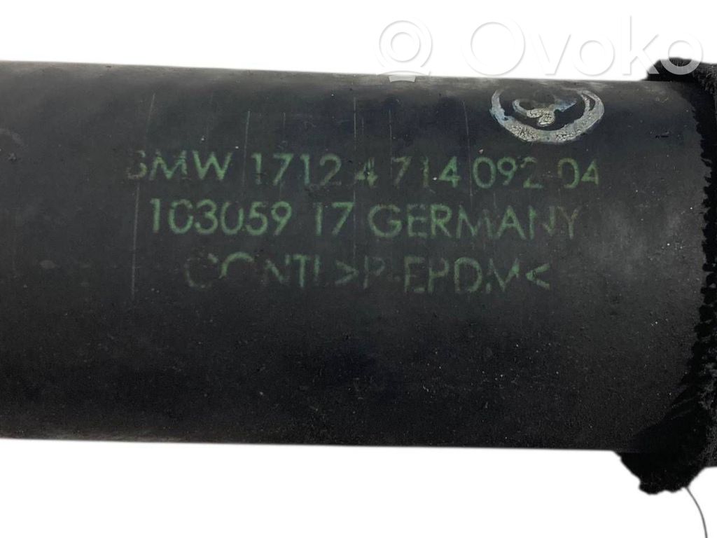 Caurulīte (-es) / šļūtene (-es)