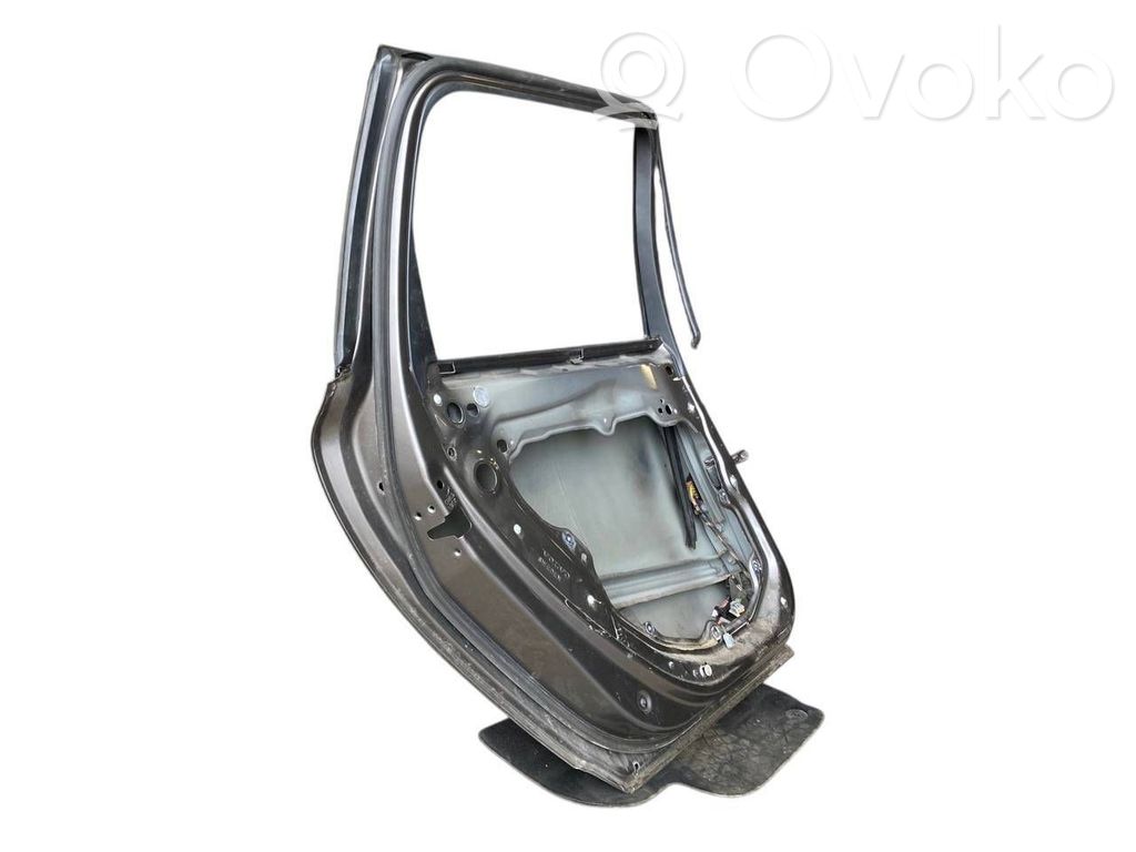 Aizmugurējās durvis