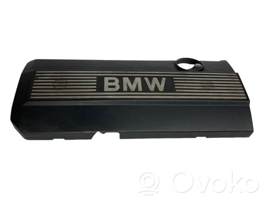 Dzinēja pārsegs (dekoratīva apdare)