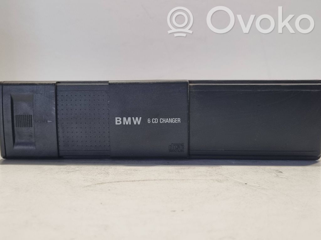 Radio / CD/DVD atskaņotājs / navigācija