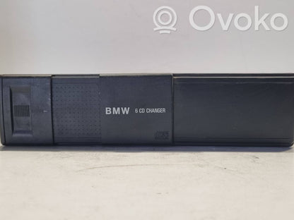 Radio / CD/DVD atskaņotājs / navigācija