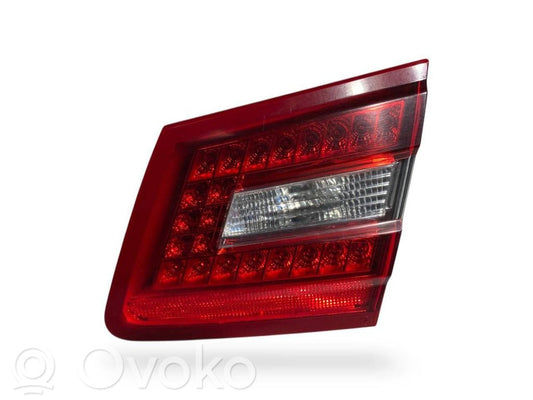 Aizmugurējais lukturis pārsegā