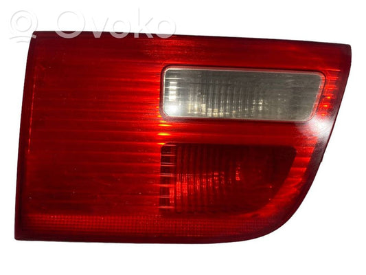 Aizmugurējais lukturis pārsegā