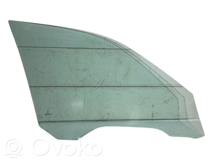 priekšējo durvju stikls (četrdurvju mašīnai)