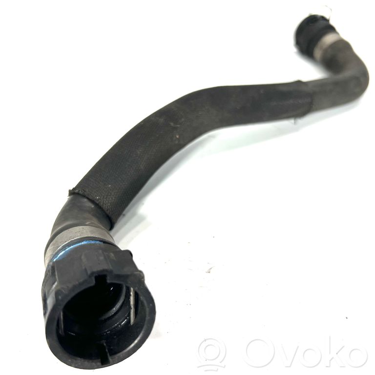 Caurulīte (-es) / šļūtene (-es)