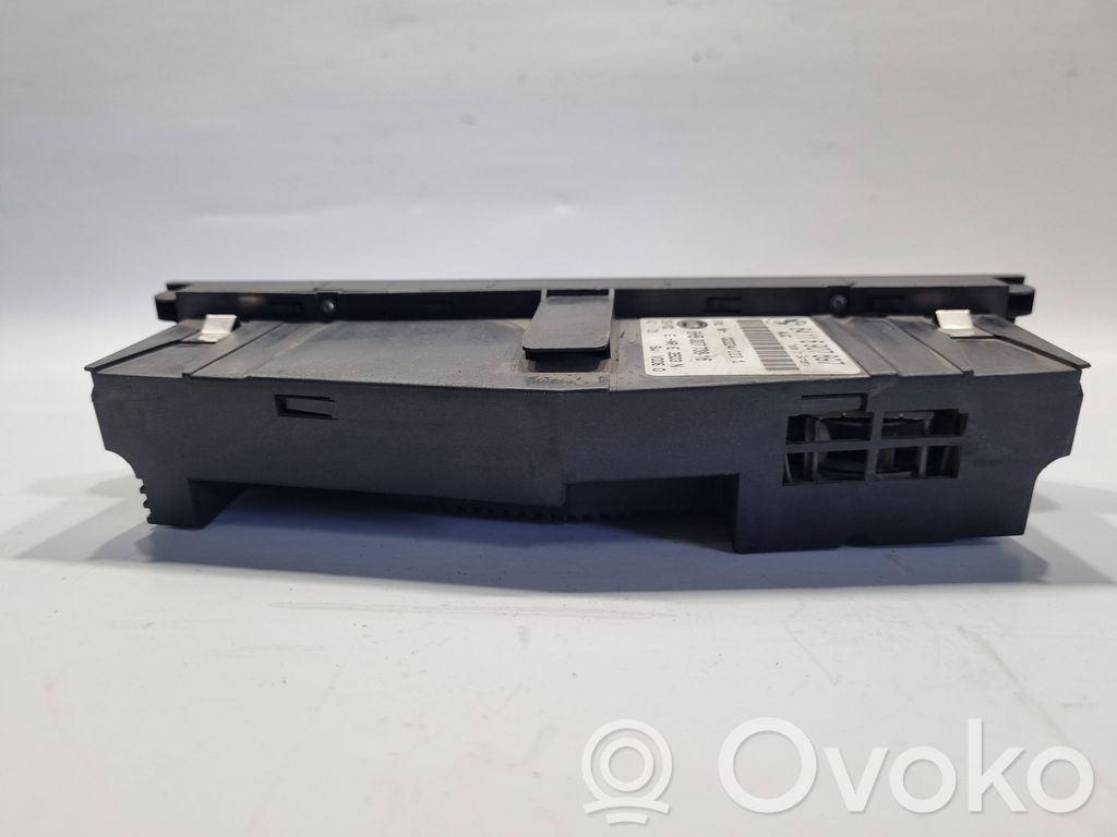 Air conditioning / climate control / interior heating control unit (in the passenger compartment)