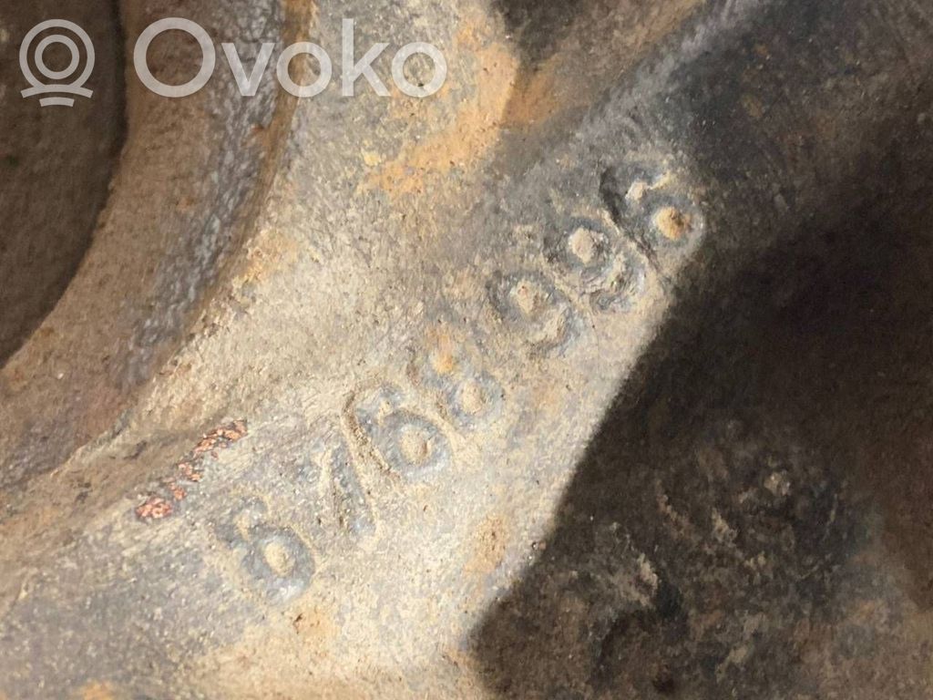 Priekšējā riteņa rumbas vārpstas šarnīrs (stupica, capfa)