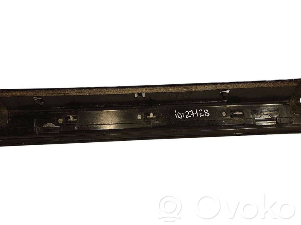 Priekšējā sliekšņa dekoratīvā apdare (iekšējā)