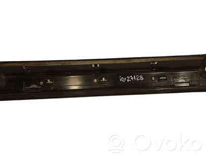 Priekšējā sliekšņa dekoratīvā apdare (iekšējā)