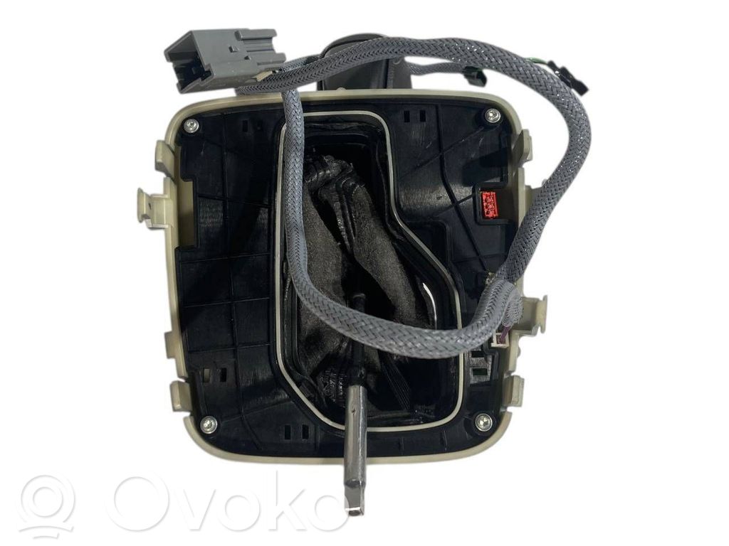 Ātrumu pārslēgšanas sviras dekoratīvā apdare (plastmasas)