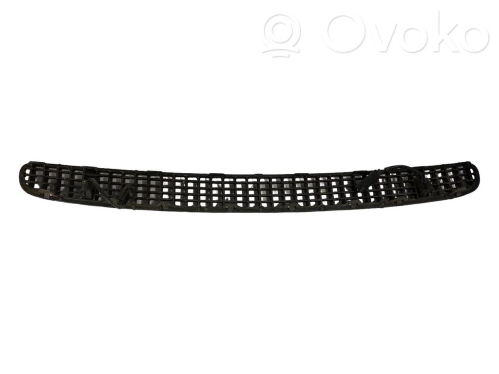 Dzinēja pārsega dekoratīvais režģis