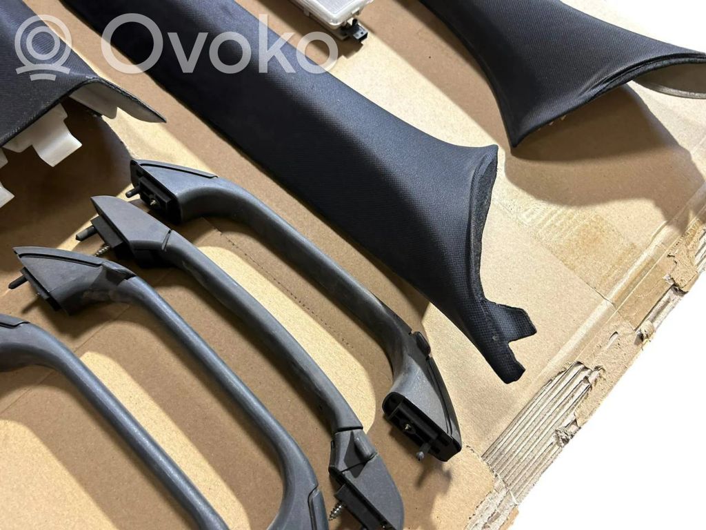 (C) statņa dekoratīvā apdare