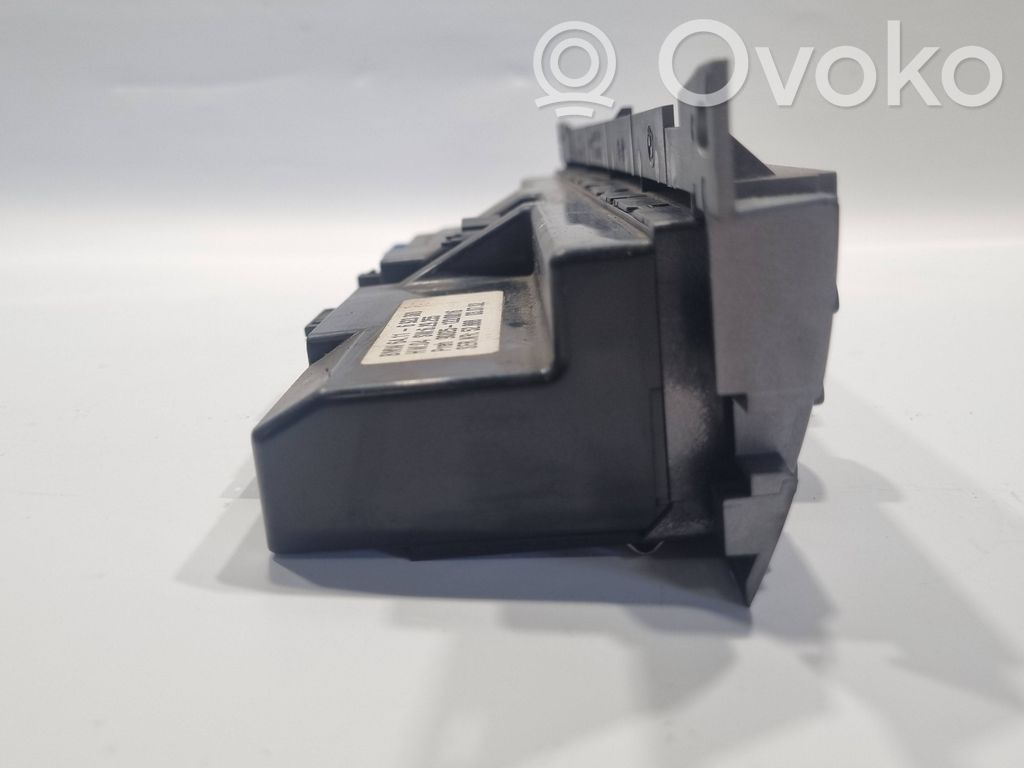 Air conditioning / climate control / interior heating control unit (in the passenger compartment)