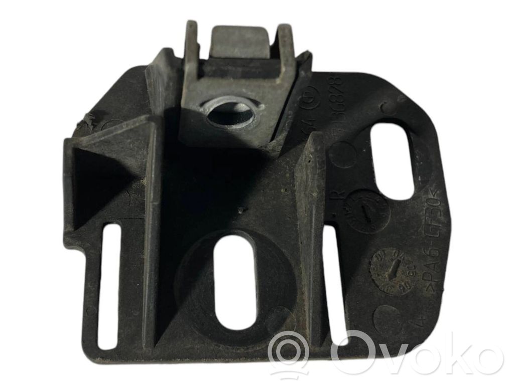 Priekšpusē bampera turētājs