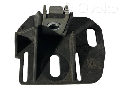 Priekšpusē bampera turētājs