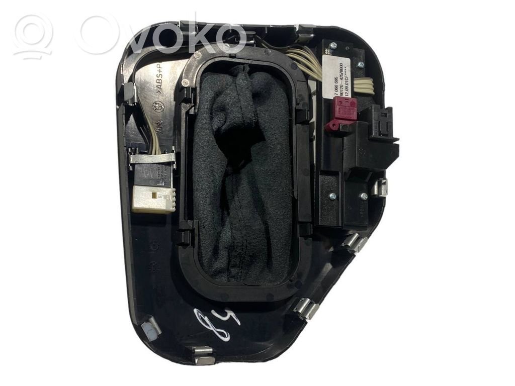 Ātrumu pārslēgšanas sviras dekoratīvā apdare (plastmasas)