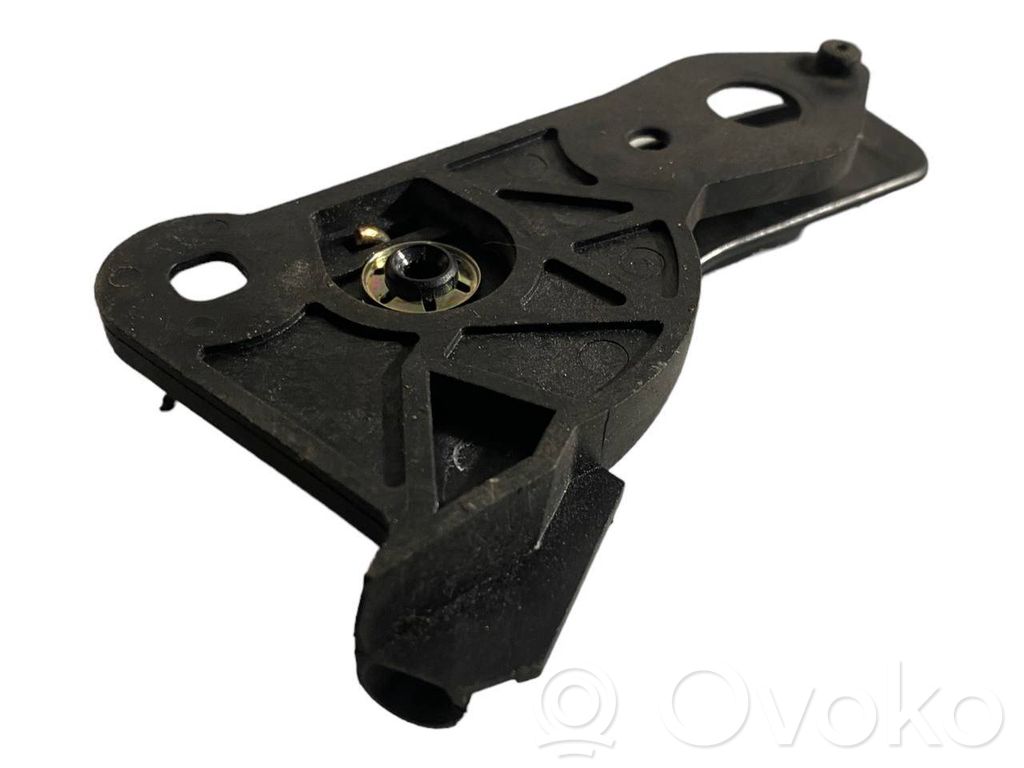 Dzinēja pārsega attaisīšanas rokturītis