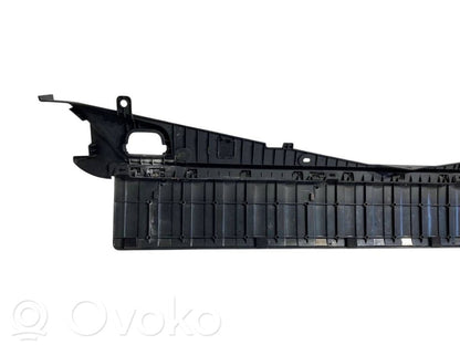 Нижняя панель отделки багажника