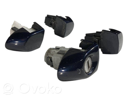 Priekšpusē durvju roktura vāciņš