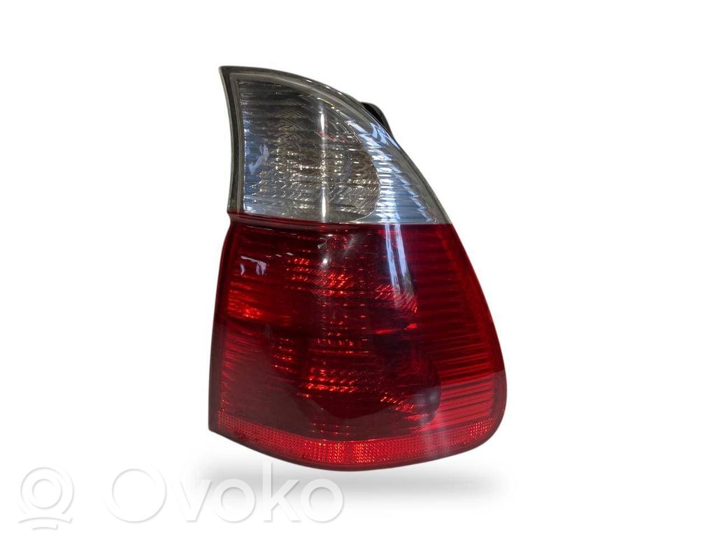 Задний фонарь в кузове