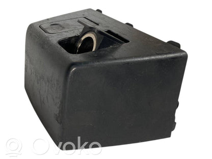 12 V ligzda (aizmugure)