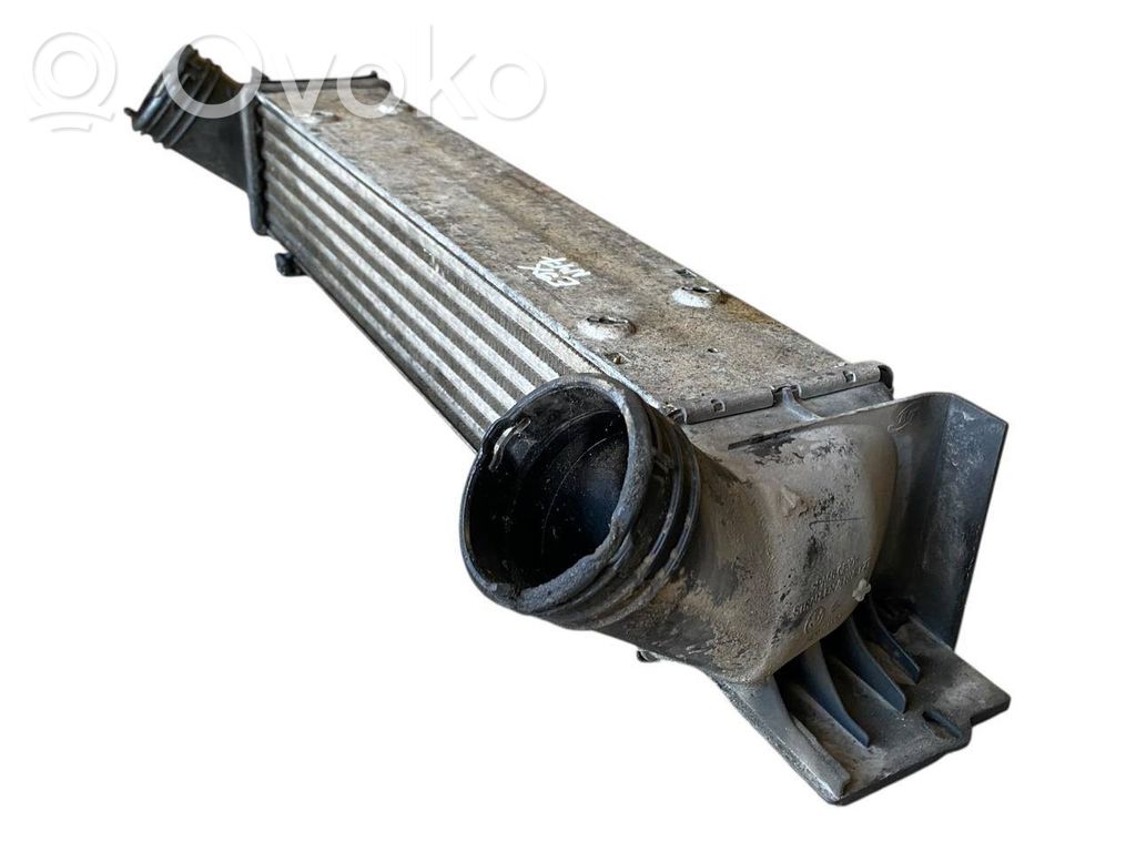 Starpdzesētāja radiators