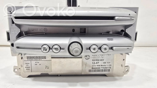 Radio / CD/DVD atskaņotājs / navigācija